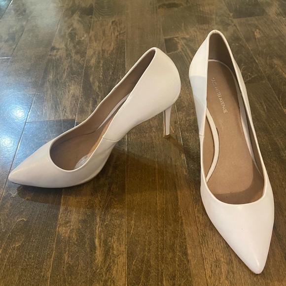 Saks Fifth Avenue Shoes - SAKS FIFTH AVENUE White Pointed Toe Leather Heels Size 7 1/2